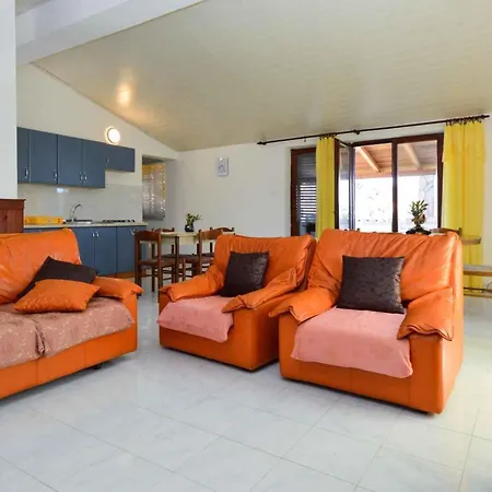 Four-bedroom In I Apartment Stinjan